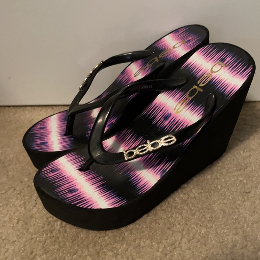 Brand NEW Y2K wedge BEBE flip flops